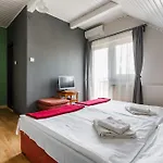 Borbarátok Panzió Pensión 3*